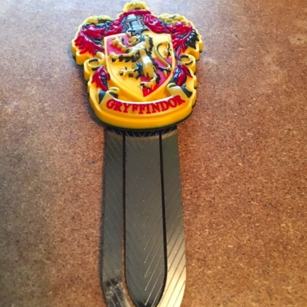 Bookmark Harry Potter Gryffindor Crest Clip Yellow Red Collectible Plastic 5"x2"